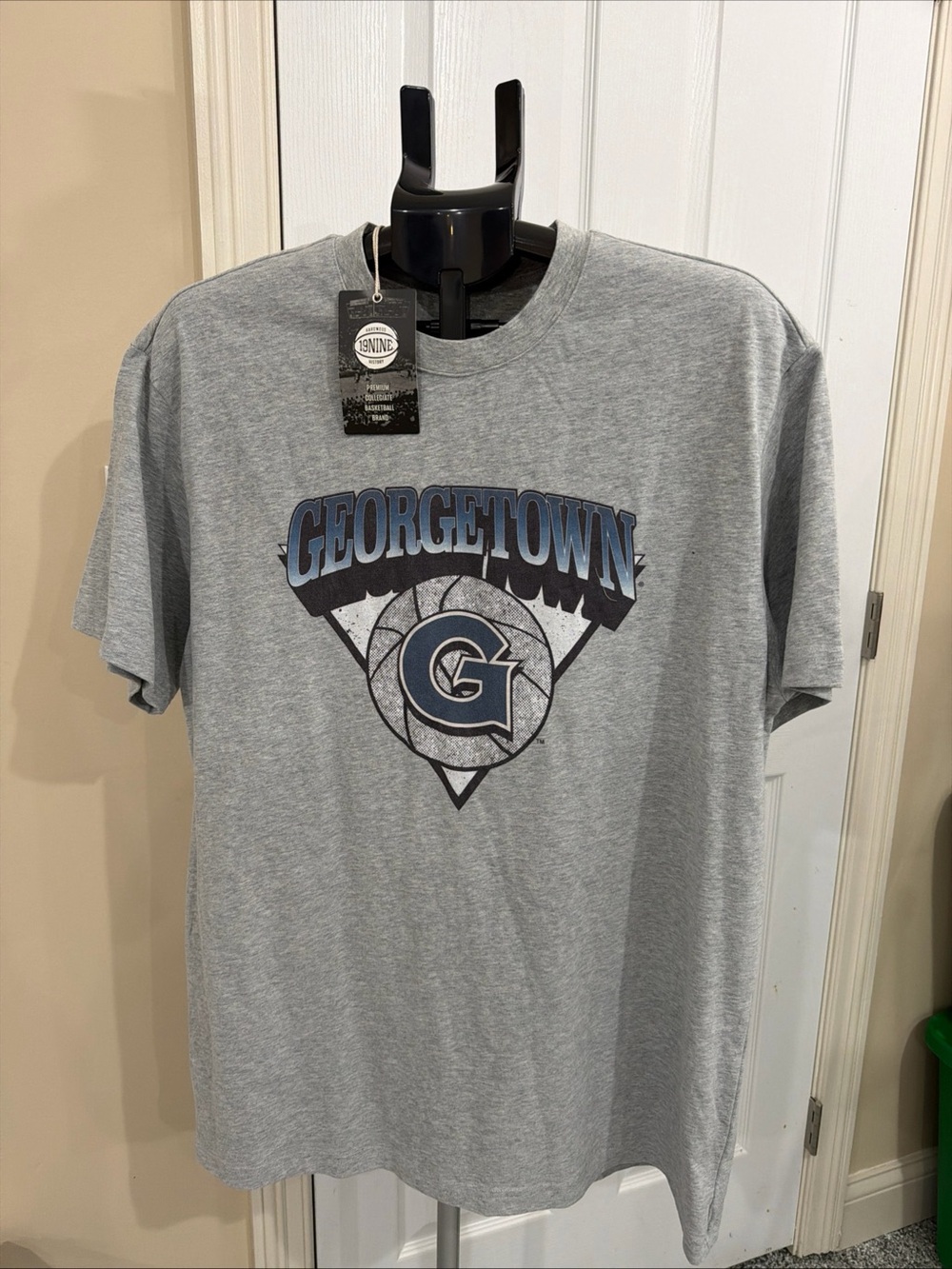 19Nine Georgetown University Basketball Vintage Retro Style Graphic Tee Mens XL